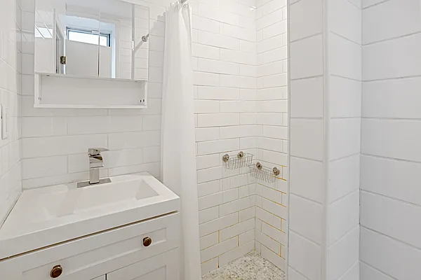 Rented by Tesla Realty Group LLC | media 5