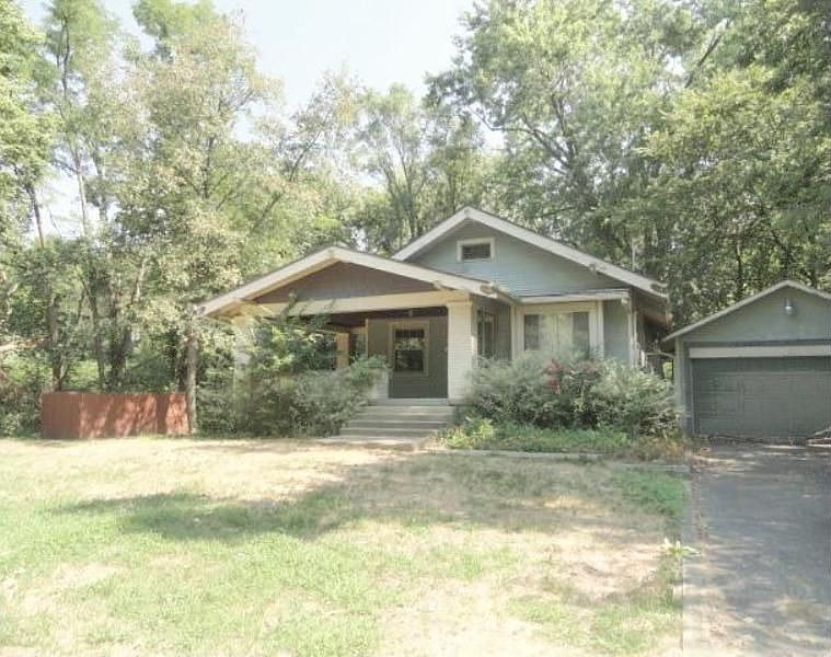 2nd image of 2501 Ramona Ln