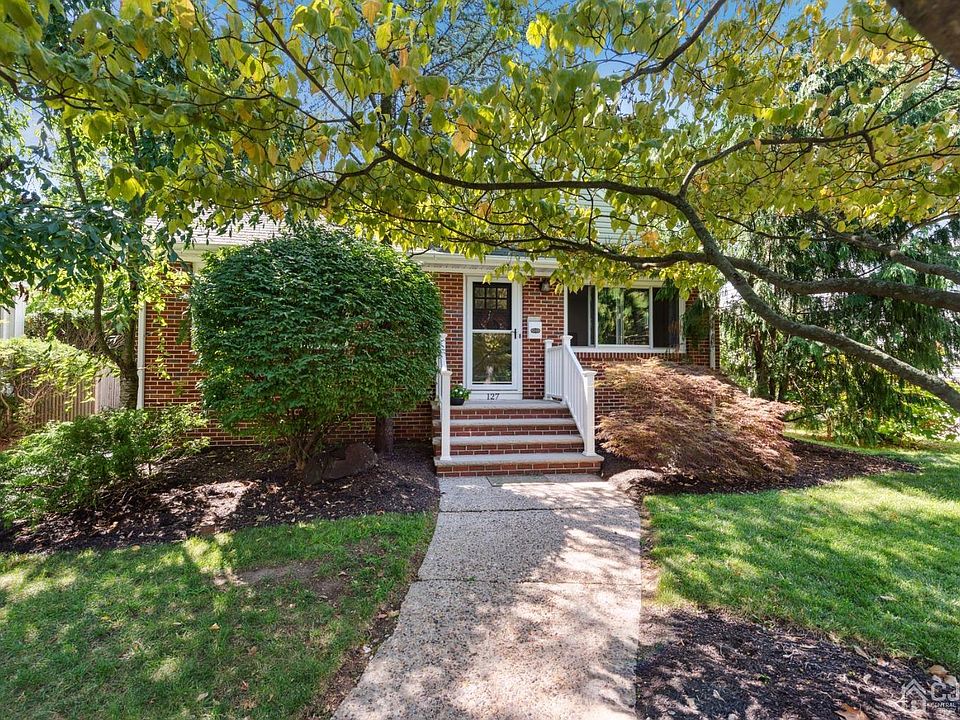 1st image of 127 Woodbridge Ave