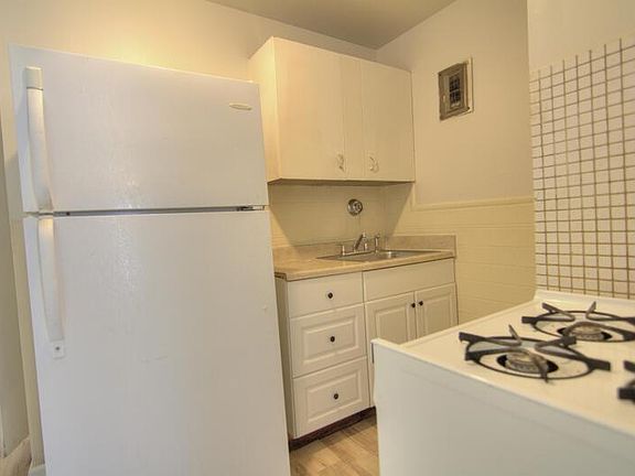 4th image of 5740 Cabanne Ave Unit 20