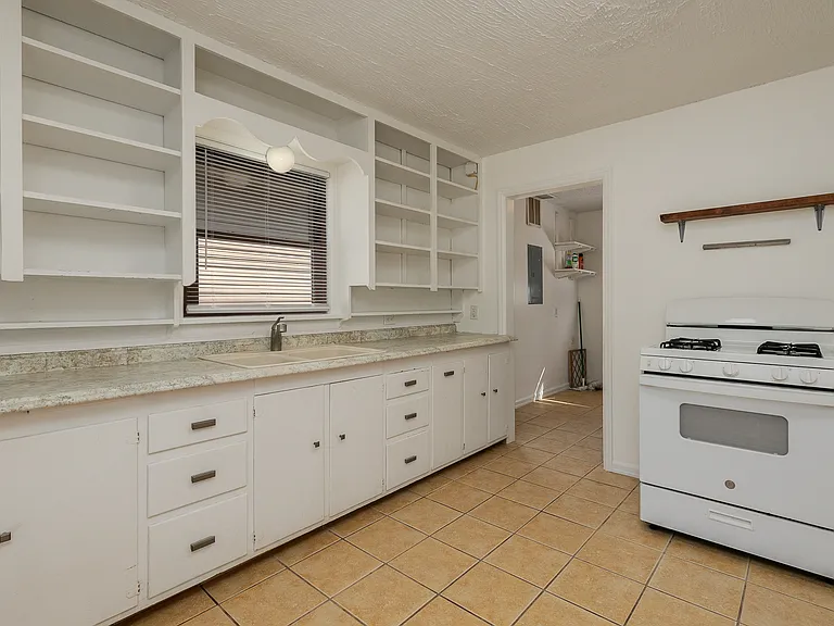 1504 S Rogers Ave — Photo 13