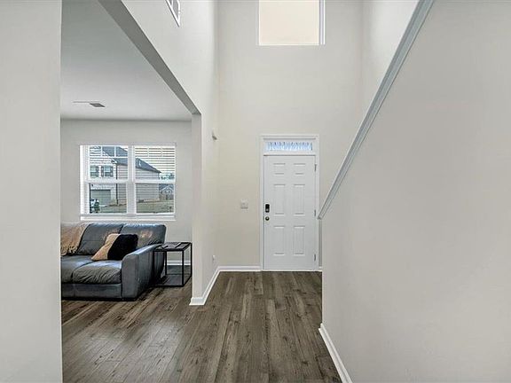 4th image of 609 Azalea Bloom Dr