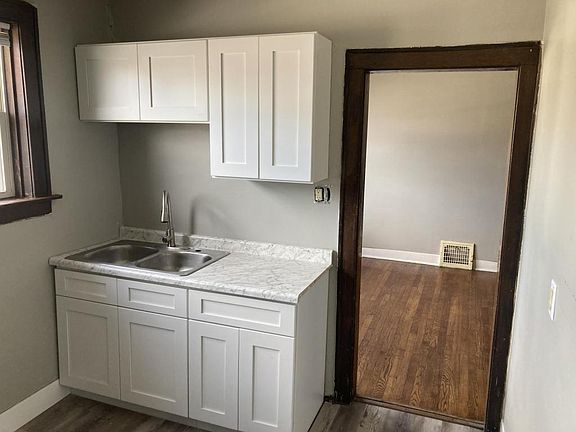 5th image of 578 Douglas Ave APT 1