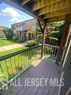 1105 N Oaks Blvd — Photo 8
