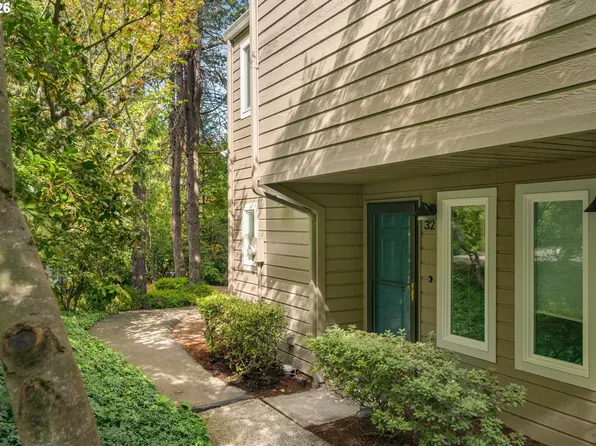 4880 SW Scholls Ferry Rd APT 32, Portland, OR 97225