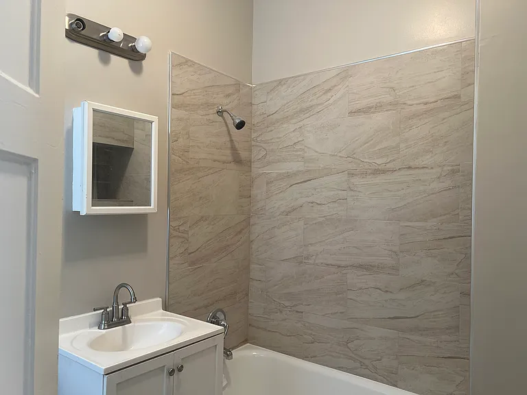 208 N Waller Ave #2N — Photo 7
