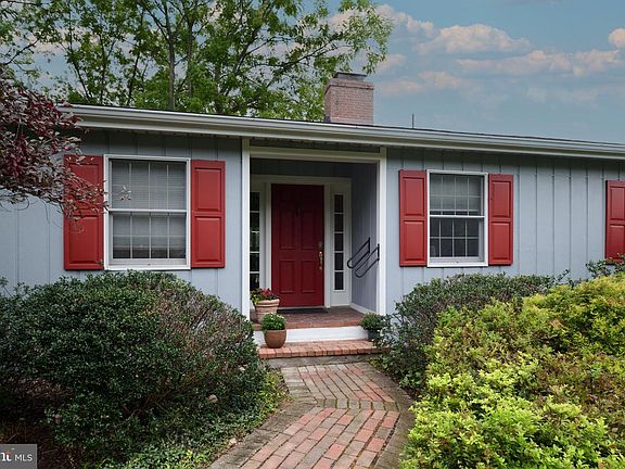 2nd image of 645 Royal Cir
