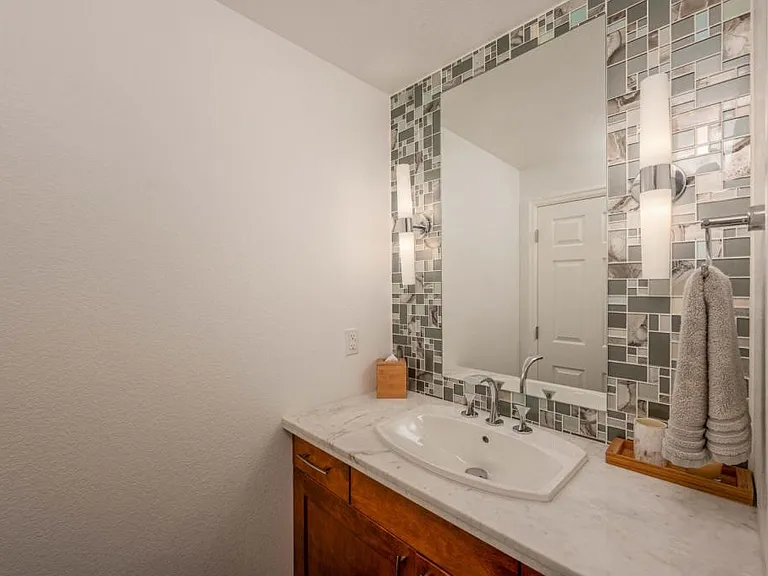 4220 Ravenna Pl — Photo 37