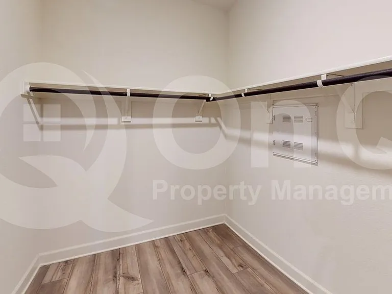 904 Emerson Dr — Photo 18