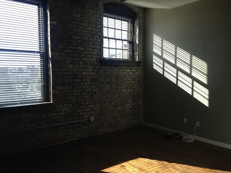 River Lofts West — Photo 5