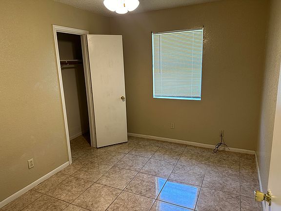 4th image of 3009 Honeysuckle Cir APT B