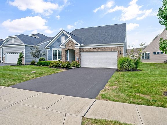 3rd image of 727 Fescue Rd