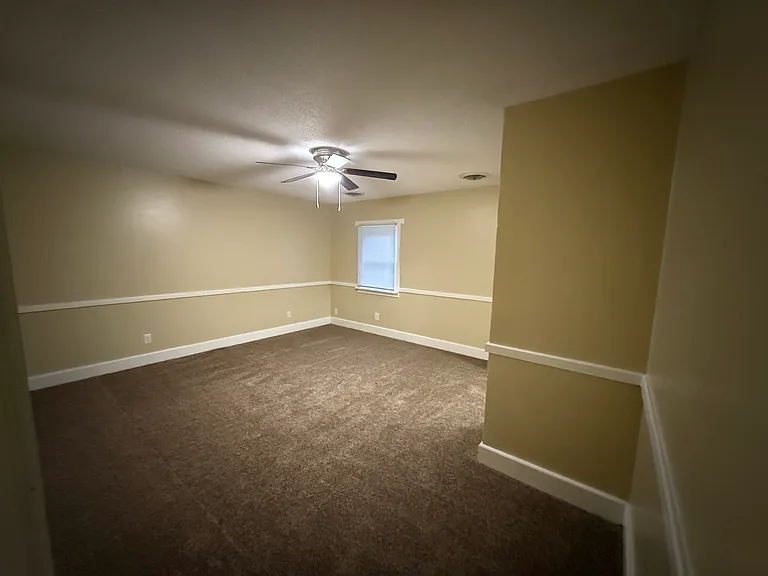 113 S Lynn St — Photo 32