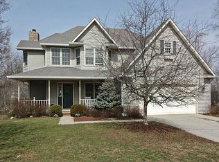 10124 Lakewood Dr, Zionsville, IN 46077