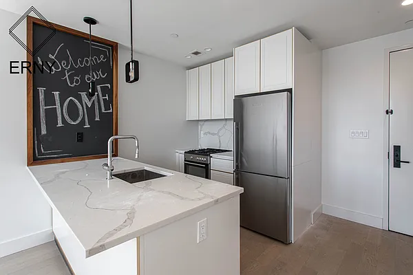 Rented by ERNY LLC | media 21