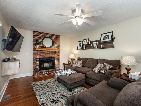 Family Room W/ Fireplace