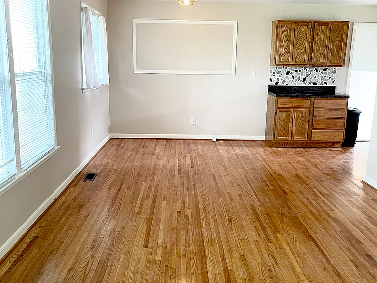 530 Annex Ave — Photo 4