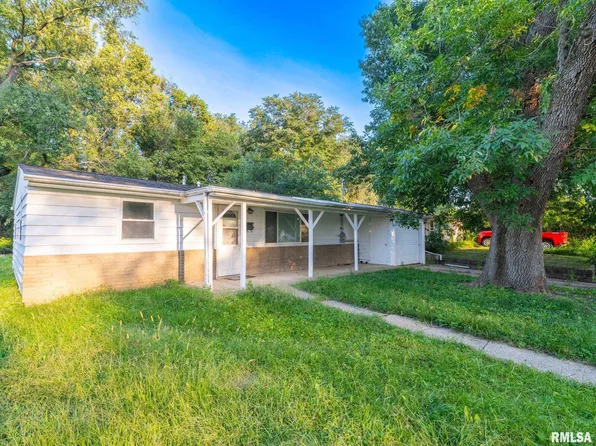 116 Orchard Ave, Pekin, IL 61554