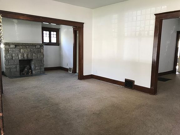 4th image of 4220 Holmes St