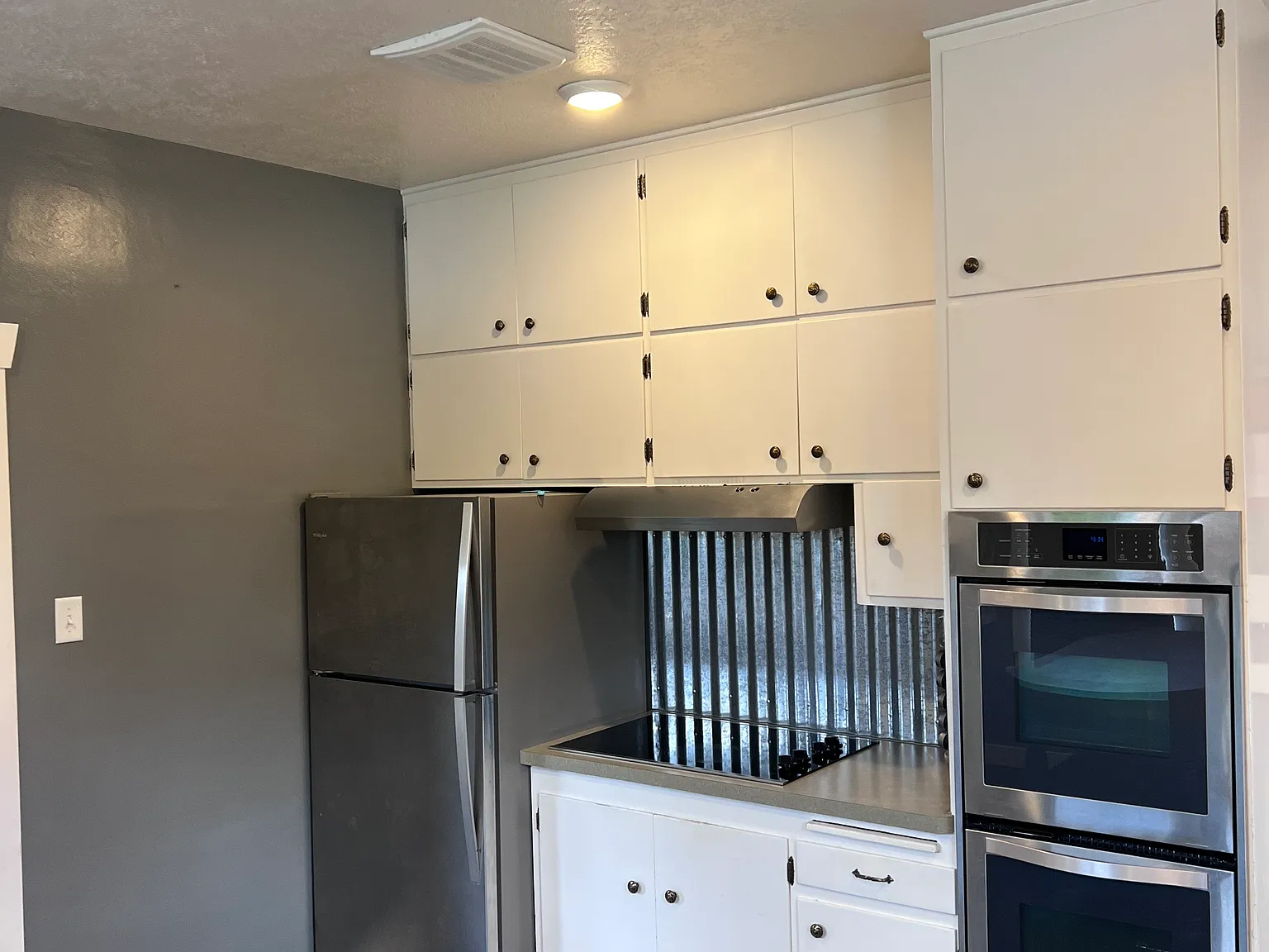 1124 E Center St — Photo 2