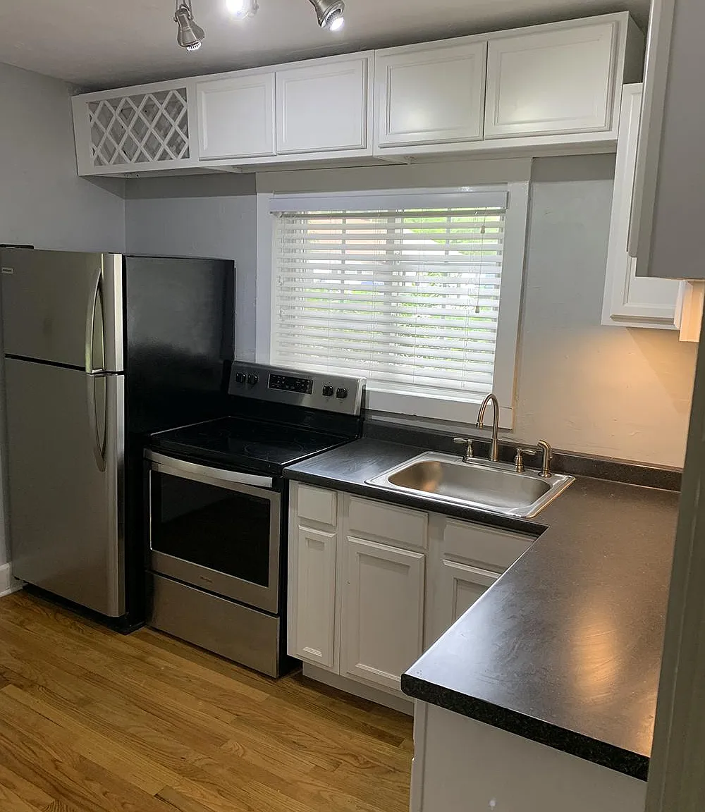 204 Wesley Ave NE — Photo 3