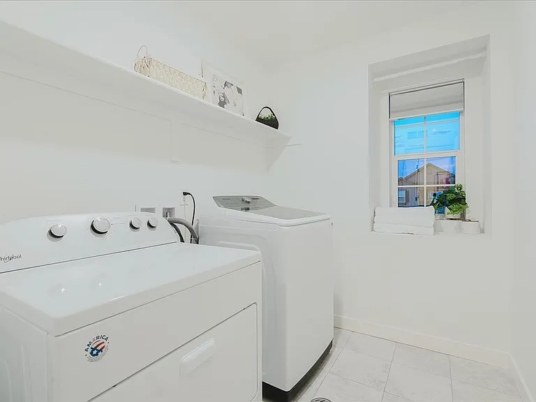 2225 Lombardy St — Photo 25
