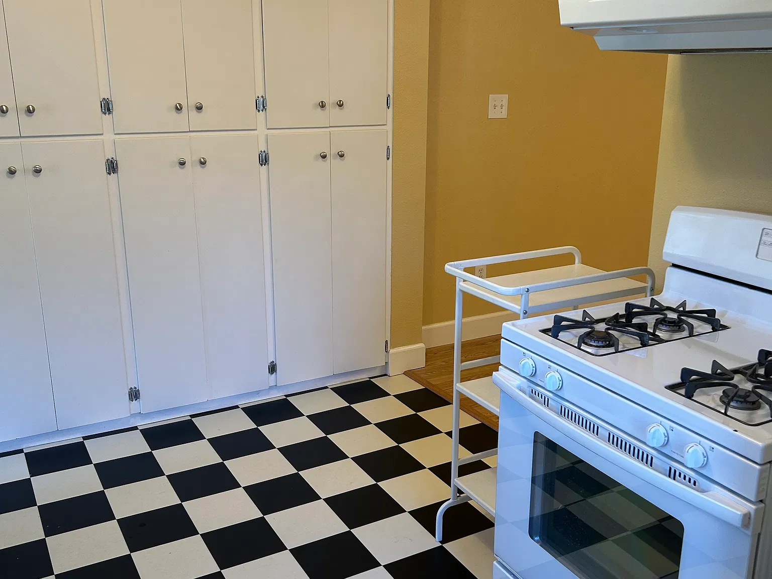 3 bed, 1104 sqft, $2,800 — Photo 3