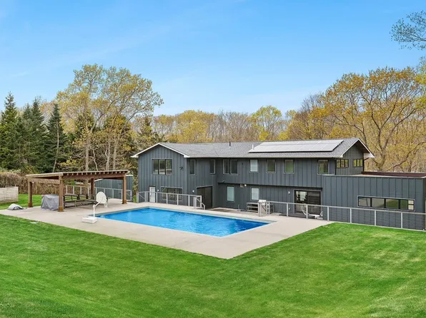 54 Hillside Ave, Sag Harbor, NY 11963