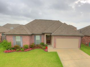 105 Still Waters Rd, Broussard, LA 70518