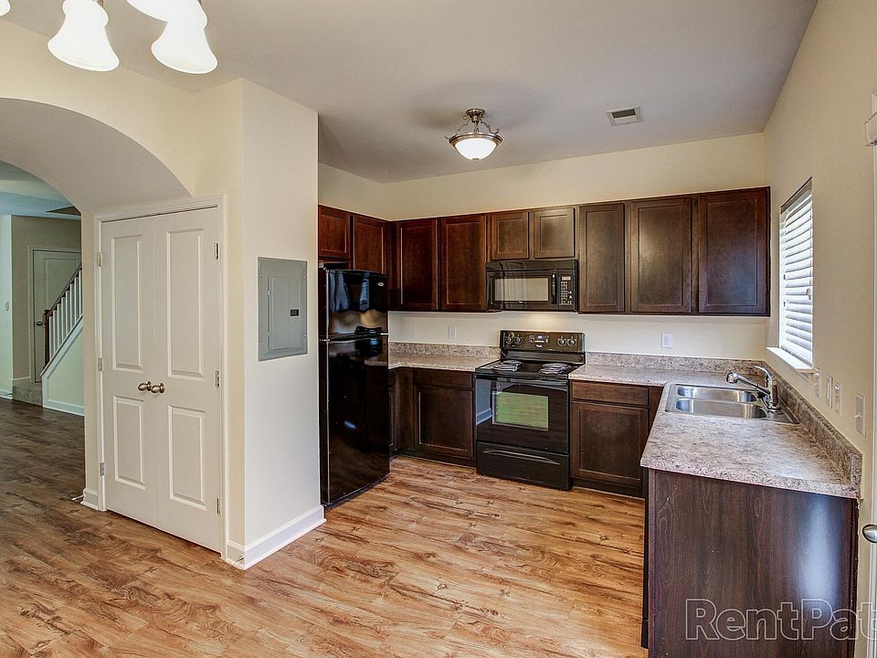 2nd image of 3214 Lincoya Creek Dr