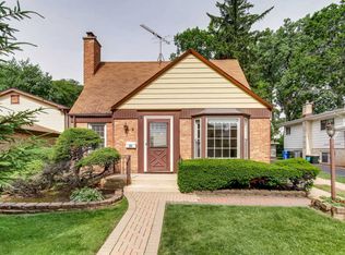 220 S George St, Mount Prospect, IL 60056