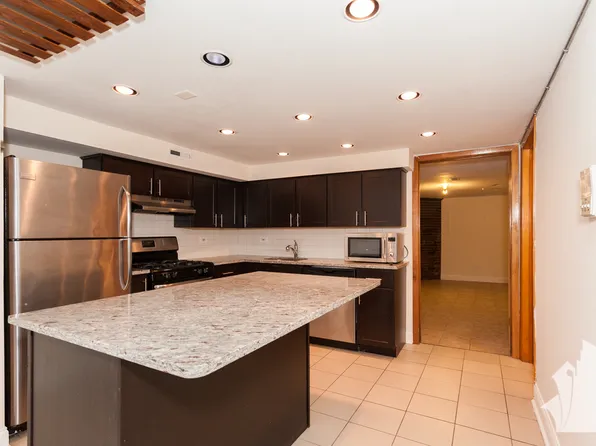 875 W Lill Ave, Chicago, IL 60614