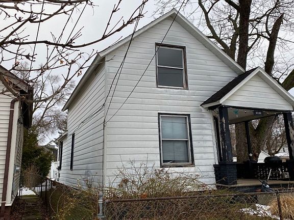 3rd image of 1001 Courtney St NW