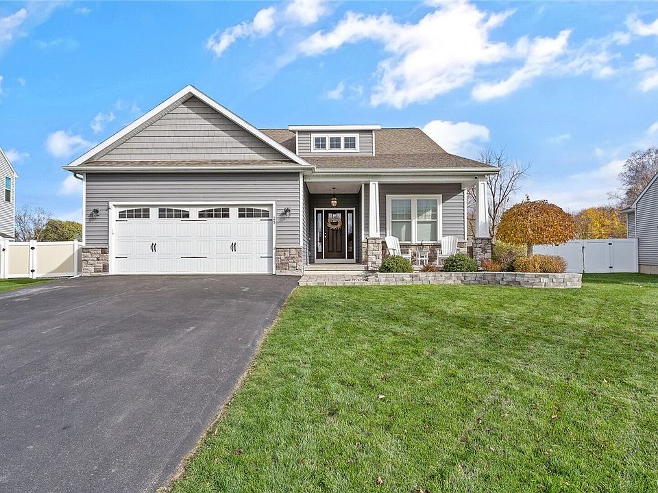 1st image of 25 Naylor Cir