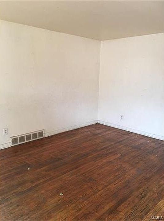 2nd image of 1141 Aubert Ave
