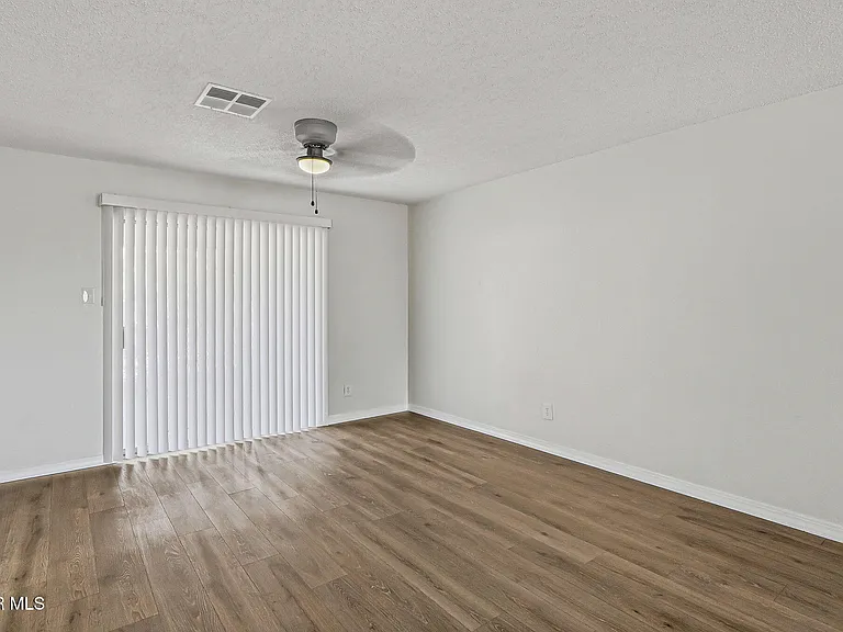 7129 Orizaba Ave — Photo 8