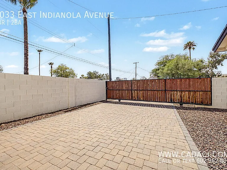 1033 E Indianola Ave — Photo 33