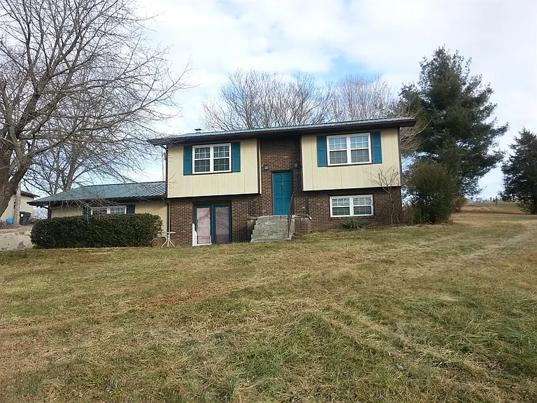 241 Dover Ave — Photo 3