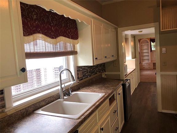 5th image of 322 S 5th St