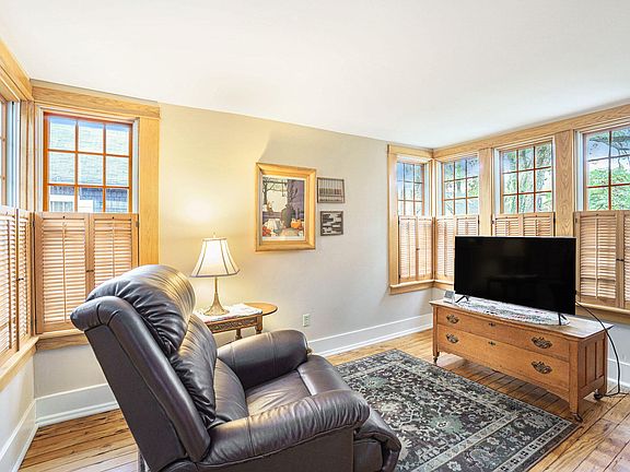 5th image of 2303 Waite Ave