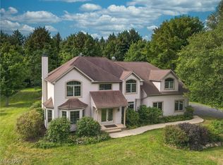 10735 Dawson Dr, Chagrin Falls, OH 44023