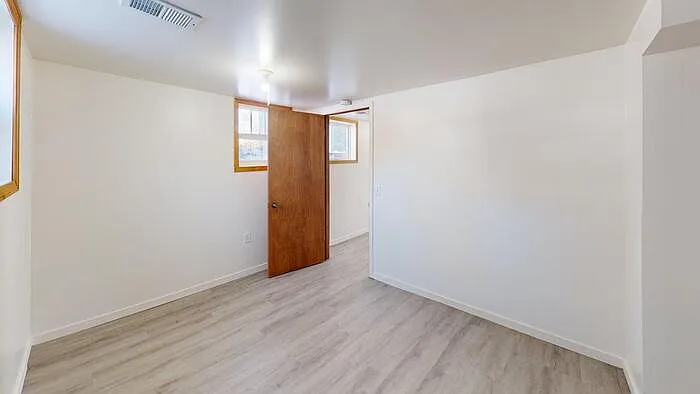 411 W Bowen Ave — Photo 12