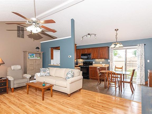 3rd image of 9170 Briar Dr