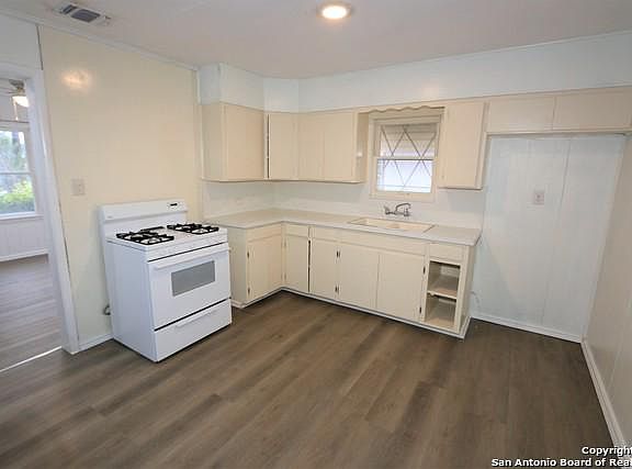 4th image of 1135 Gladstone