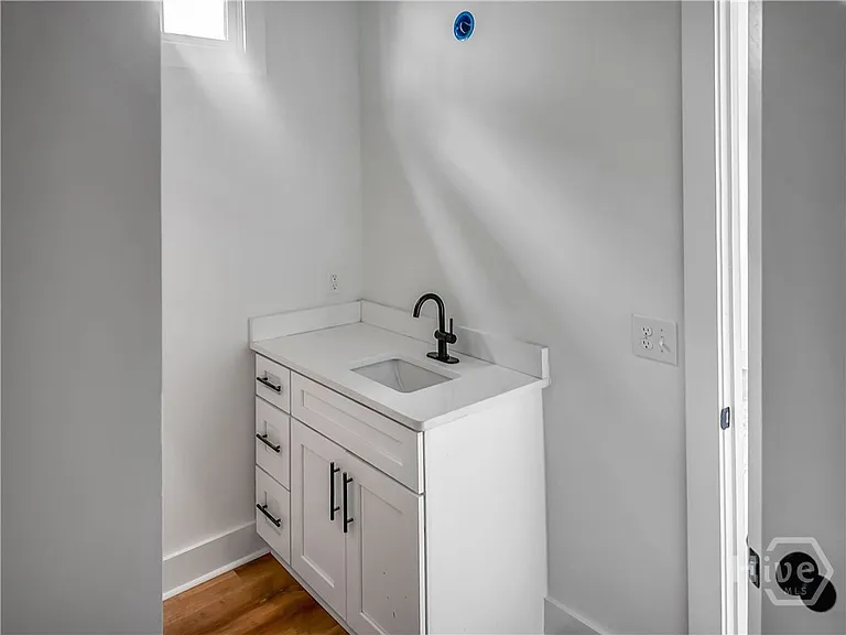 220 W Duffy St #C — Photo 16