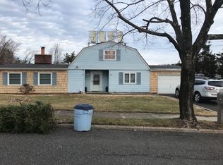 49 Manhasset Ave, Selden, NY 11784