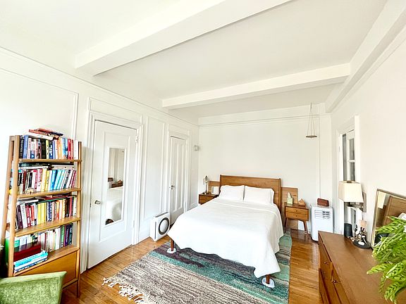 2nd image of 170 W 74th St APT 1007
