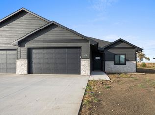 1205 Rockwell Trl, Vermillion, SD 57069