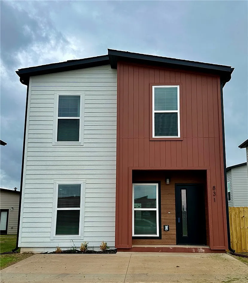 2 bed, 2.5 bath, 1250 sqft, $1,400 — Photo 1