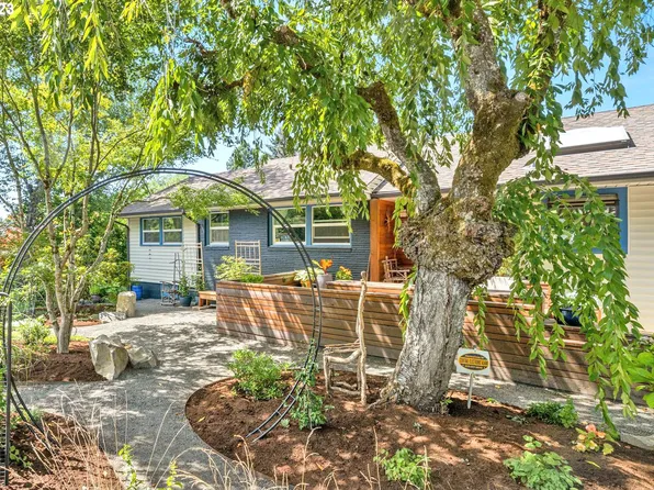 8425 SW Ridgeway Dr, Portland, OR 97225